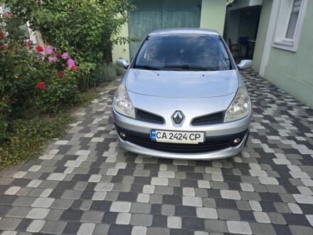 Серый Рено Клио, объемом двигателя 1.6 л и пробегом 198 тыс. км за 6499 $, фото 1 на Automoto.ua