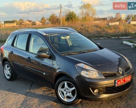 Серый Рено Клио, объемом двигателя 1.6 л и пробегом 230 тыс. км за 5500 $, фото 1 на Automoto.ua