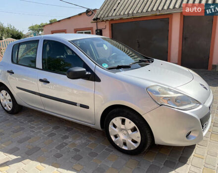 Серый Рено Клио, объемом двигателя 1.2 л и пробегом 209 тыс. км за 5200 $, фото 1 на Automoto.ua