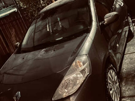 Сірий Рено Кліо, об'ємом двигуна 1.5 л та пробігом 291 тис. км за 6000 $, фото 1 на Automoto.ua