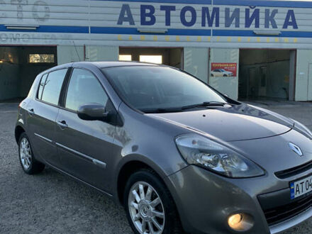 Сірий Рено Кліо, об'ємом двигуна 1.6 л та пробігом 148 тис. км за 7400 $, фото 1 на Automoto.ua