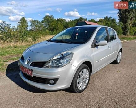Серый Рено Клио, объемом двигателя 1.6 л и пробегом 102 тыс. км за 7450 $, фото 1 на Automoto.ua