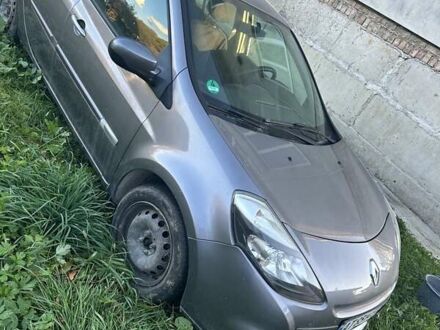 Серый Рено Клио, объемом двигателя 1.1 л и пробегом 198 тыс. км за 4300 $, фото 1 на Automoto.ua
