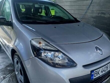 Рено Кліо 2011 у Корце на Automoto.ua Сірий Рено Кліо, об'ємом двигуна 1.46 л та пробігом 250 тис. км за 5200 $, фото 1 на Automoto.ua