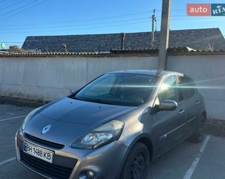 Серый Рено Клио, объемом двигателя 1.4 л и пробегом 209 тыс. км за 5700 $, фото 1 на Automoto.ua