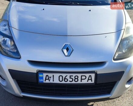 Серый Рено Клио, объемом двигателя 1.5 л и пробегом 268 тыс. км за 5000 $, фото 1 на Automoto.ua