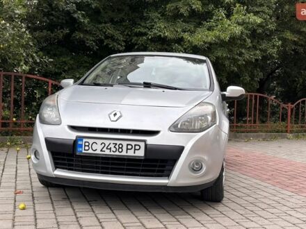 Сірий Рено Кліо, об'ємом двигуна 1.5 л та пробігом 220 тис. км за 4600 $, фото 1 на Automoto.ua