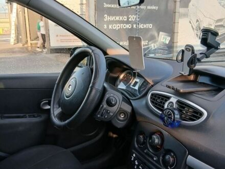 Серый Рено Клио, объемом двигателя 1.2 л и пробегом 242 тыс. км за 6300 $, фото 1 на Automoto.ua