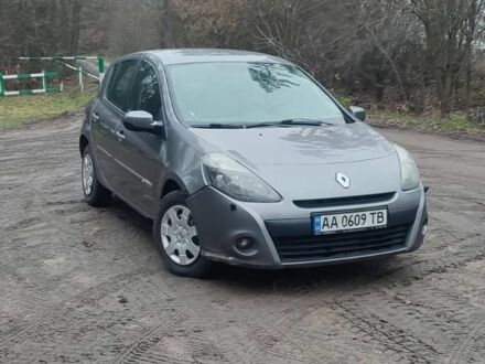 Серый Рено Клио, объемом двигателя 1.5 л и пробегом 350 тыс. км за 3500 $, фото 1 на Automoto.ua