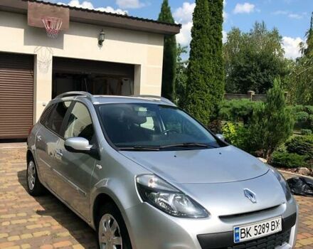 Серый Рено Клио, объемом двигателя 1.6 л и пробегом 197 тыс. км за 5800 $, фото 1 на Automoto.ua