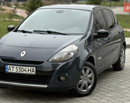 Серый Рено Клио, объемом двигателя 1.5 л и пробегом 243 тыс. км за 5650 $, фото 1 на Automoto.ua