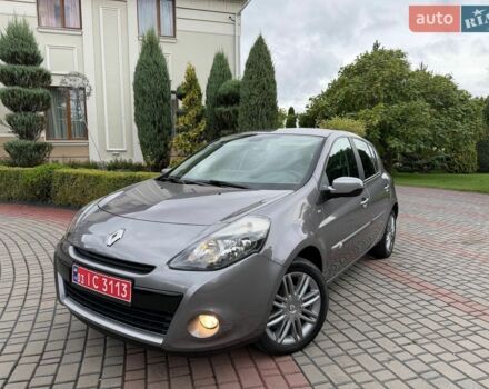 Серый Рено Клио, объемом двигателя 1.6 л и пробегом 72 тыс. км за 10800 $, фото 1 на Automoto.ua