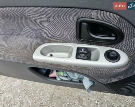 Синий Рено Клио, объемом двигателя 1.39 л и пробегом 230 тыс. км за 2999 $, фото 15 на Automoto.ua