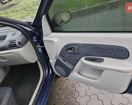 Синій Рено Кліо, об'ємом двигуна 1.39 л та пробігом 214 тис. км за 3800 $, фото 11 на Automoto.ua