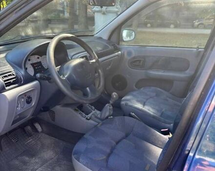 Синий Рено Клио, объемом двигателя 1.4 л и пробегом 172 тыс. км за 2600 $, фото 6 на Automoto.ua
