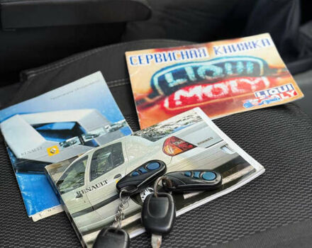 Синий Рено Клио, объемом двигателя 1.4 л и пробегом 390 тыс. км за 2500 $, фото 1 на Automoto.ua
