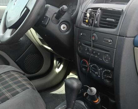 Синий Рено Клио, объемом двигателя 1.4 л и пробегом 278 тыс. км за 3300 $, фото 11 на Automoto.ua
