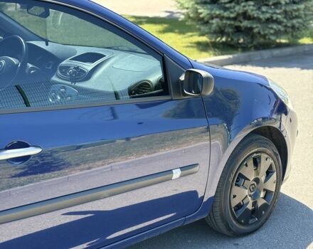 Синий Рено Клио, объемом двигателя 1.1 л и пробегом 98 тыс. км за 4100 $, фото 2 на Automoto.ua