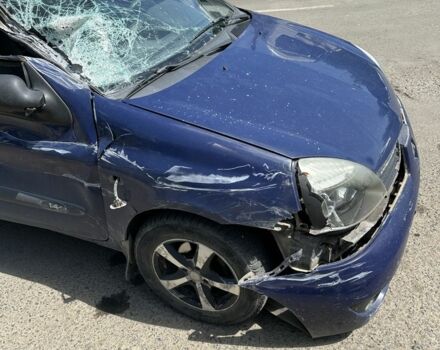 Синий Рено Клио, объемом двигателя 1.4 л и пробегом 150 тыс. км за 846 $, фото 2 на Automoto.ua