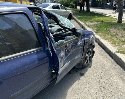 Синий Рено Клио, объемом двигателя 1.4 л и пробегом 150 тыс. км за 846 $, фото 4 на Automoto.ua