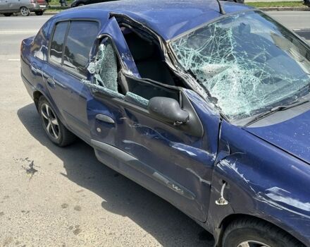 Синий Рено Клио, объемом двигателя 1.4 л и пробегом 150 тыс. км за 846 $, фото 3 на Automoto.ua