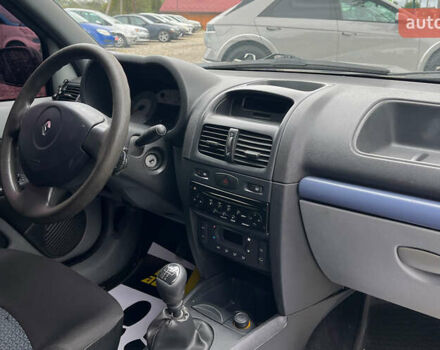 Синій Рено Кліо, об'ємом двигуна 1.39 л та пробігом 211 тис. км за 3400 $, фото 15 на Automoto.ua