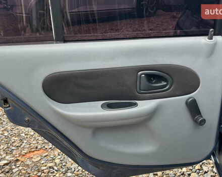 Синій Рено Кліо, об'ємом двигуна 1.39 л та пробігом 211 тис. км за 3400 $, фото 21 на Automoto.ua