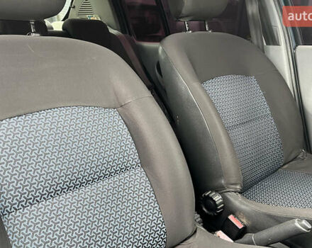 Синій Рено Кліо, об'ємом двигуна 1.39 л та пробігом 211 тис. км за 3400 $, фото 20 на Automoto.ua