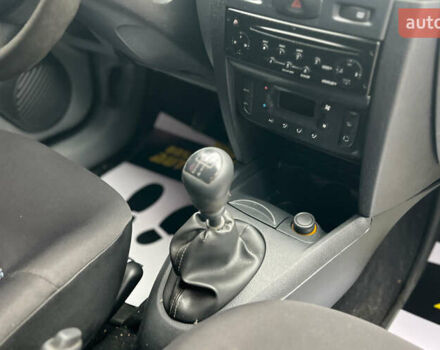 Синій Рено Кліо, об'ємом двигуна 1.39 л та пробігом 211 тис. км за 3400 $, фото 13 на Automoto.ua