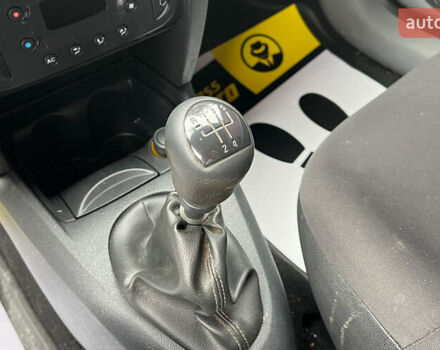 Синій Рено Кліо, об'ємом двигуна 1.39 л та пробігом 211 тис. км за 3400 $, фото 12 на Automoto.ua