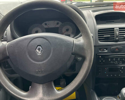 Синій Рено Кліо, об'ємом двигуна 1.39 л та пробігом 211 тис. км за 3400 $, фото 9 на Automoto.ua