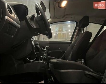 Синий Рено Клио, объемом двигателя 1.2 л и пробегом 200 тыс. км за 4500 $, фото 2 на Automoto.ua