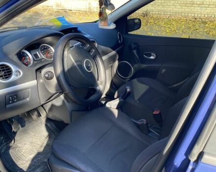 Синий Рено Клио, объемом двигателя 1.1 л и пробегом 281 тыс. км за 4400 $, фото 4 на Automoto.ua