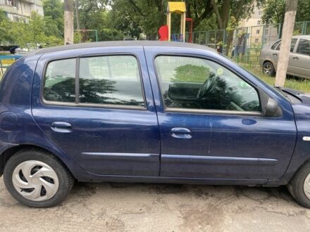 Синий Рено Клио, объемом двигателя 1.4 л и пробегом 295 тыс. км за 1000 $, фото 1 на Automoto.ua