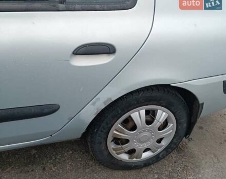 Зелений Рено Кліо, об'ємом двигуна 1.39 л та пробігом 258 тис. км за 2700 $, фото 4 на Automoto.ua