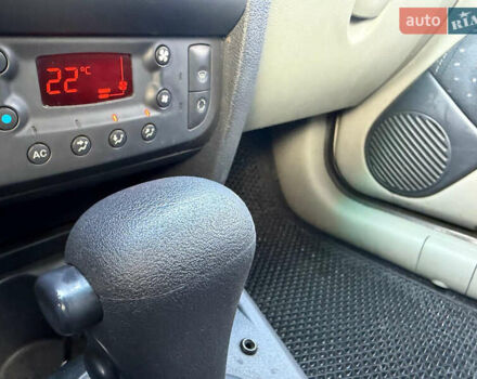 Зелений Рено Кліо, об'ємом двигуна 1.39 л та пробігом 156 тис. км за 3950 $, фото 30 на Automoto.ua