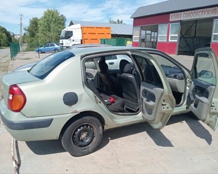 Зеленый Рено Клио, объемом двигателя 1.4 л и пробегом 225 тыс. км за 1600 $, фото 4 на Automoto.ua