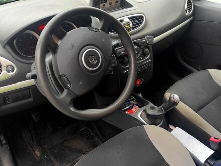Рено Клио 2012 в Нежине на Automoto.ua Зеленый Рено Клио, объемом двигателя 1.5 л и пробегом 288 тыс. км за 7000 $, фото 1 на Automoto.ua
