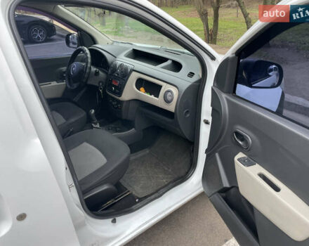 Белый Рено Dokker, объемом двигателя 1.6 л и пробегом 305 тыс. км за 5550 $, фото 4 на Automoto.ua