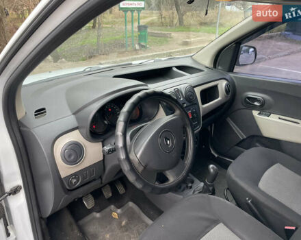 Белый Рено Dokker, объемом двигателя 1.6 л и пробегом 305 тыс. км за 5550 $, фото 6 на Automoto.ua