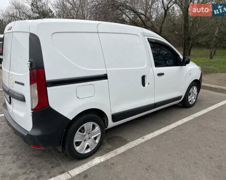 Белый Рено Dokker, объемом двигателя 1.6 л и пробегом 305 тыс. км за 5550 $, фото 3 на Automoto.ua