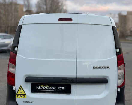 Белый Рено Dokker, объемом двигателя 1.6 л и пробегом 183 тыс. км за 8000 $, фото 4 на Automoto.ua