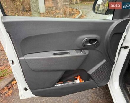 Белый Рено Dokker, объемом двигателя 1.5 л и пробегом 87 тыс. км за 12990 $, фото 11 на Automoto.ua