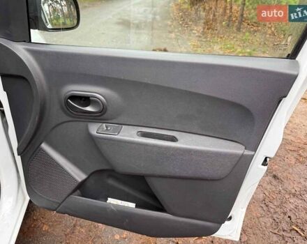 Белый Рено Dokker, объемом двигателя 1.5 л и пробегом 87 тыс. км за 12990 $, фото 16 на Automoto.ua