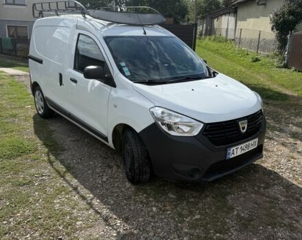 Белый Рено Dokker, объемом двигателя 1.6 л и пробегом 64 тыс. км за 6300 $, фото 2 на Automoto.ua
