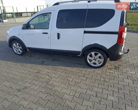 Белый Рено Dokker, объемом двигателя 0 л и пробегом 242 тыс. км за 9200 $, фото 1 на Automoto.ua
