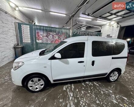 Белый Рено Dokker, объемом двигателя 1.46 л и пробегом 202 тыс. км за 10200 $, фото 2 на Automoto.ua