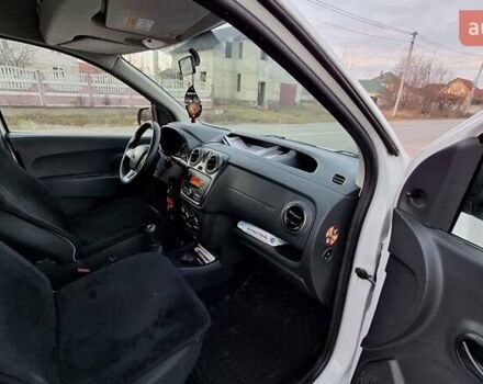 Белый Рено Dokker, объемом двигателя 1.5 л и пробегом 236 тыс. км за 10100 $, фото 7 на Automoto.ua