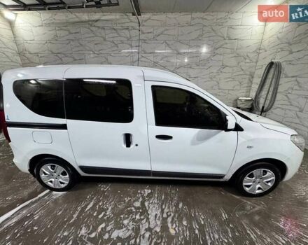 Белый Рено Dokker, объемом двигателя 1.46 л и пробегом 202 тыс. км за 10200 $, фото 6 на Automoto.ua