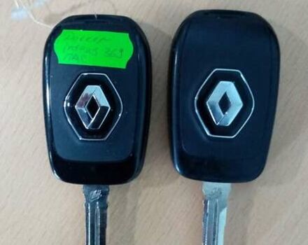 Белый Рено Dokker, объемом двигателя 1.6 л и пробегом 169 тыс. км за 9800 $, фото 5 на Automoto.ua